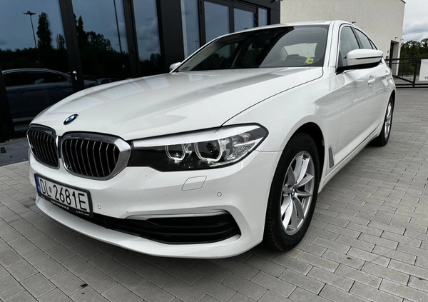 BMW Seria 5 cena 118000 przebieg: 84744, rok produkcji 2019 z Pilawa małe 277